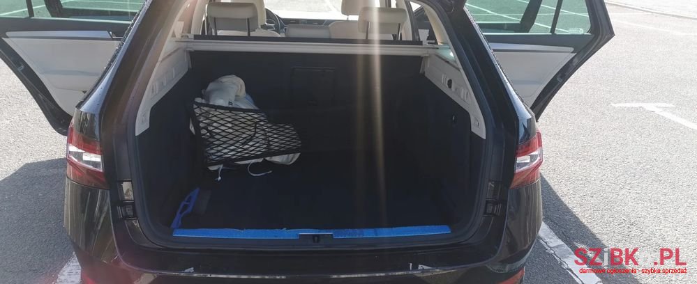 2018' Skoda Superb 2.0 Tdi Style photo #6