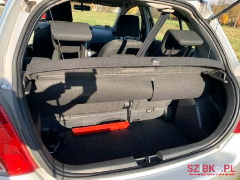 2009' Toyota Yaris photo #5