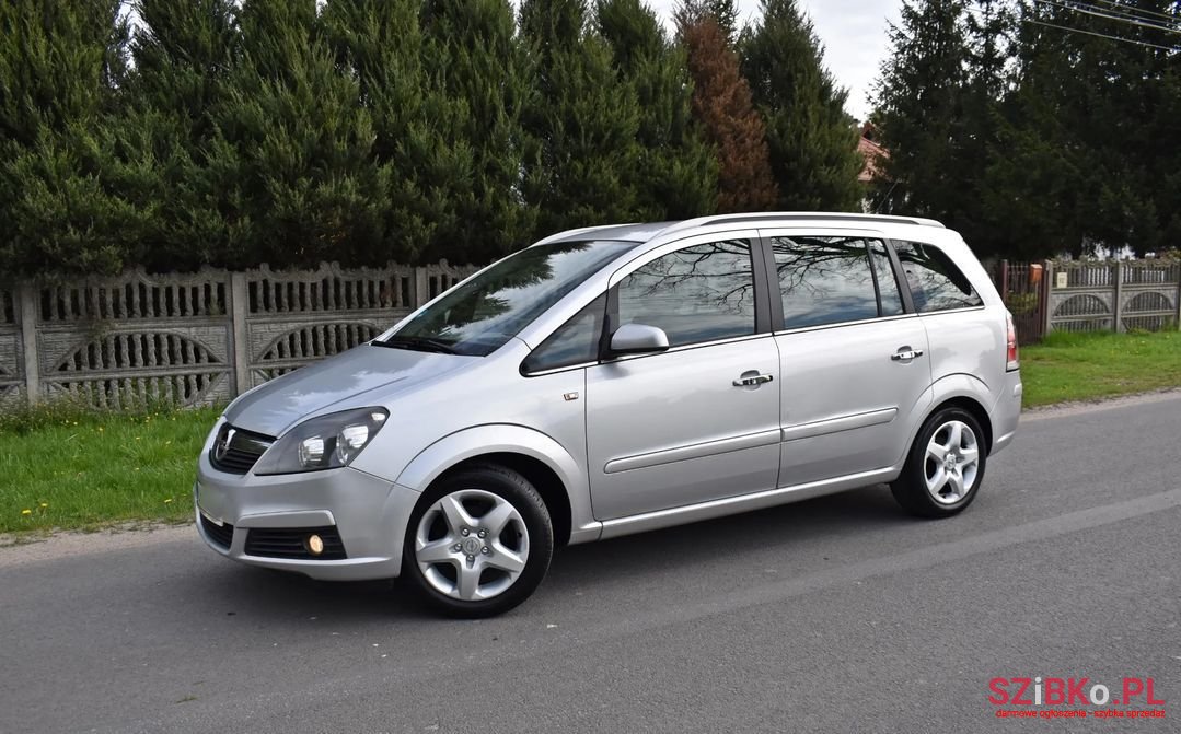 2005' Opel Zafira photo #1