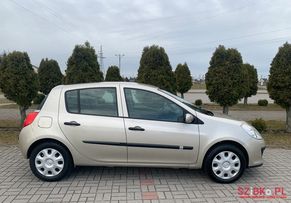 2007' Renault Clio photo #6