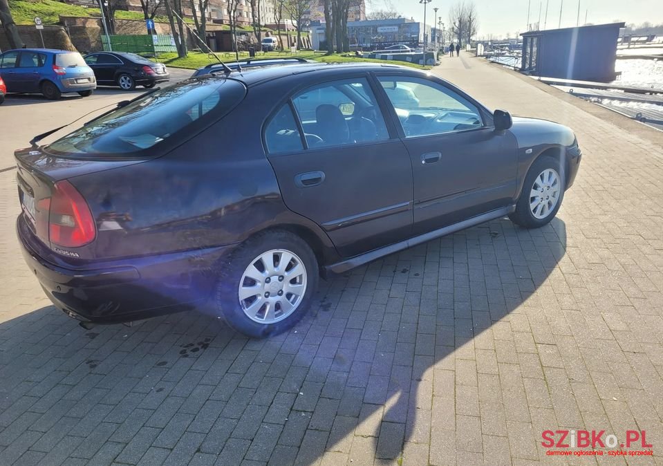 2001' Mitsubishi Carisma photo #3