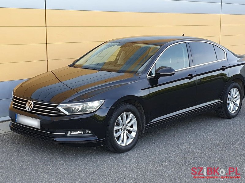 2016' Volkswagen Passat photo #2