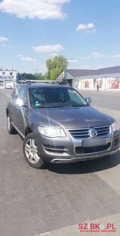 2007' Volkswagen Touareg photo #2