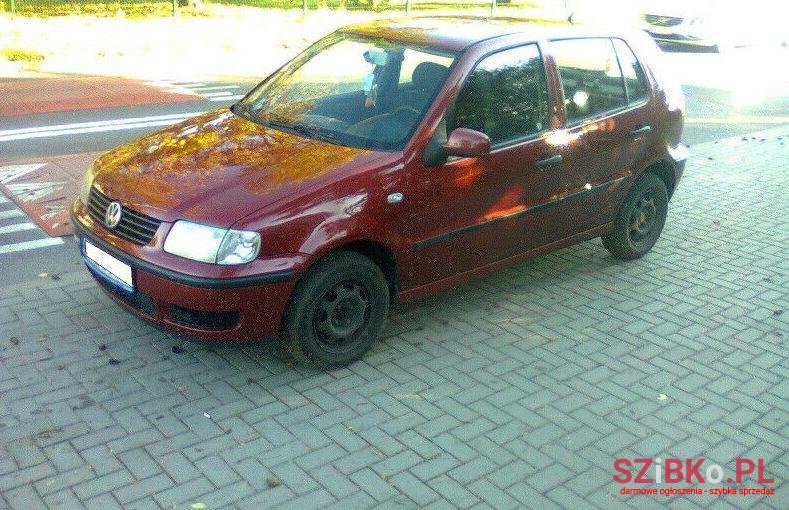 2001' Volkswagen Polo photo #1
