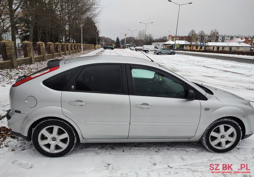 2005' Ford Focus 1.6 16V Ghia photo #2