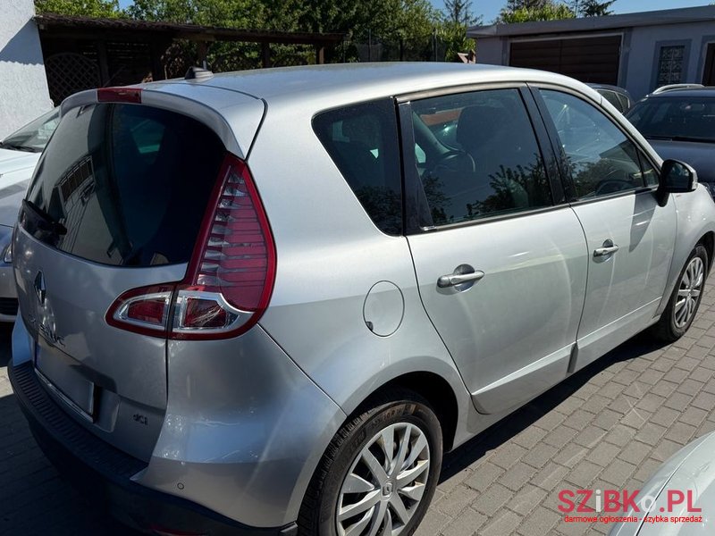 2011' Renault Scenic photo #3