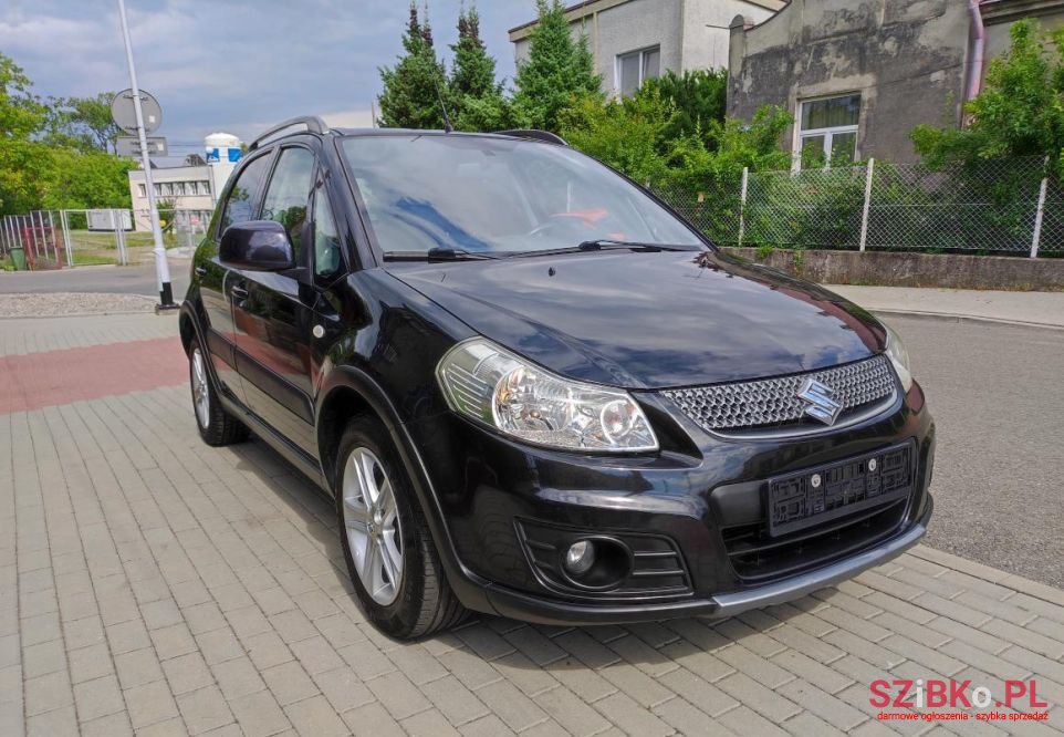 2010' Suzuki SX4 photo #1