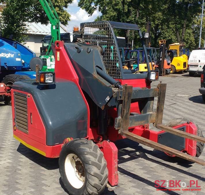 2010' Moffett photo #3