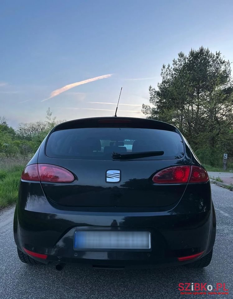 2007' SEAT Leon photo #2