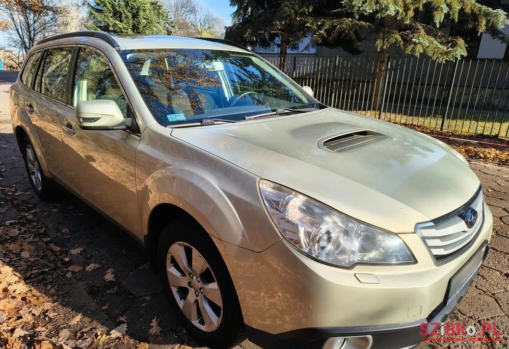 2010' Subaru Outback Legacy 2.0 D Active photo #2