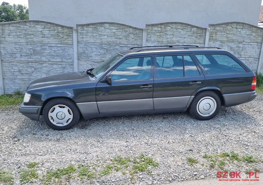 1994' Mercedes-Benz E-Class 220 T photo #3