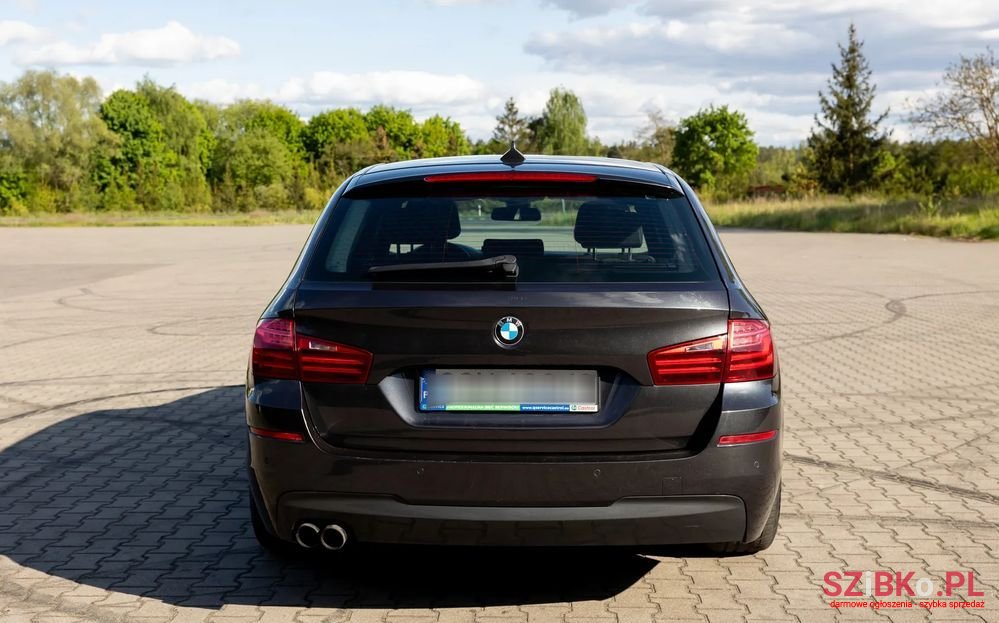 2014' BMW 5 Series 520D Touring Sport-Aut photo #4