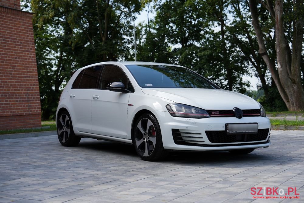 2015' Volkswagen Golf photo #4