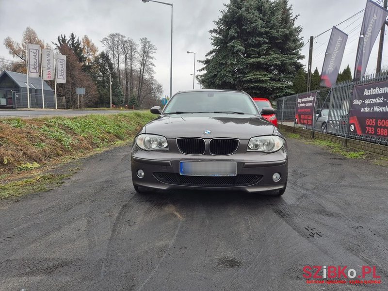 2006' BMW 1 Series 118I photo #2