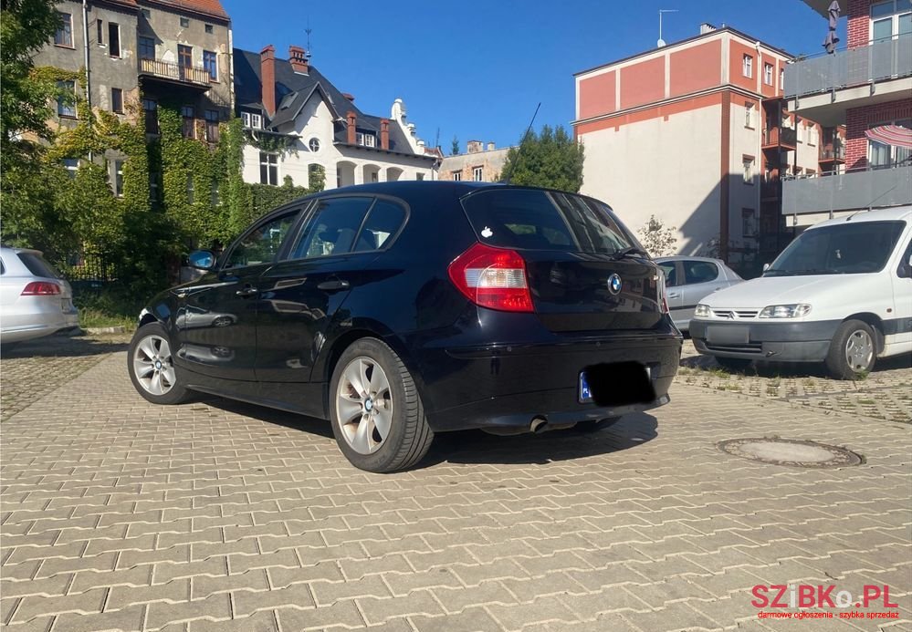 2005' BMW 1 Series 116I photo #4