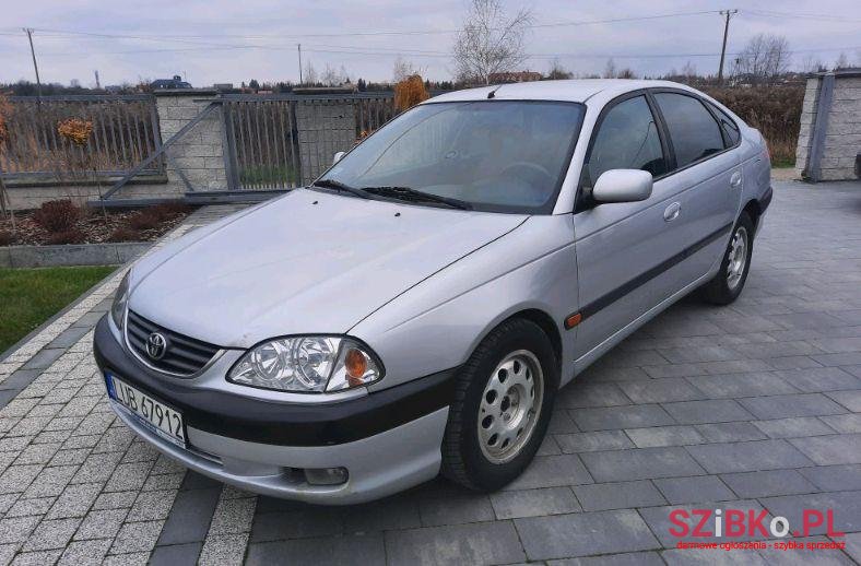 2001' Toyota Avensis photo #1