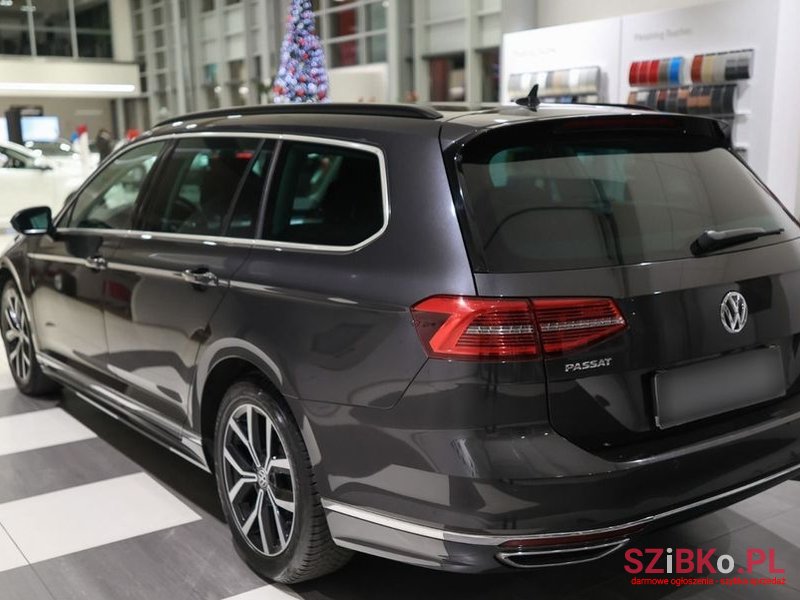 2018' Volkswagen Passat photo #3