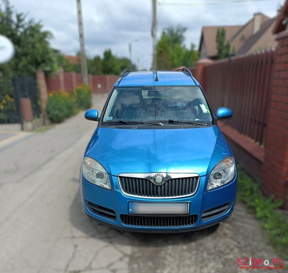 2010' Skoda Roomster 1.6 16V Style photo #3