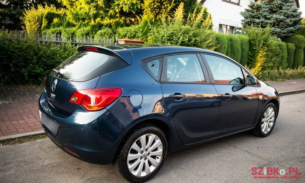 2011' Opel Astra 1.6 Ecoflex Start/Stop photo #5