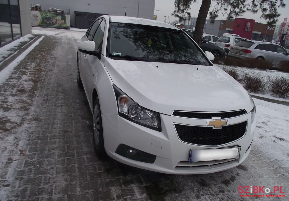 2010' Chevrolet Cruze photo #3