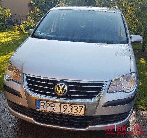 2008' Volkswagen Touran photo #1