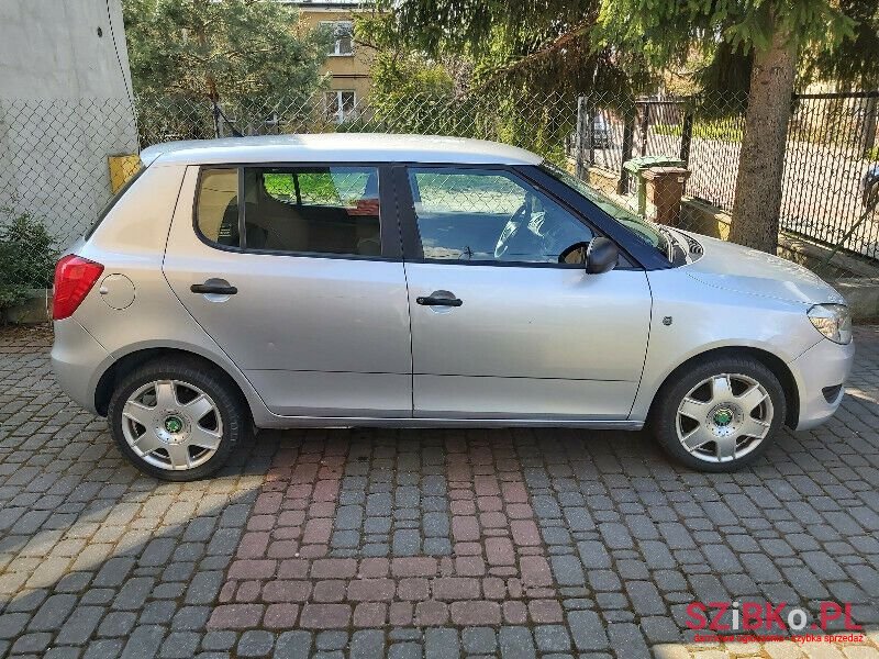 2012' Skoda Fabia photo #3