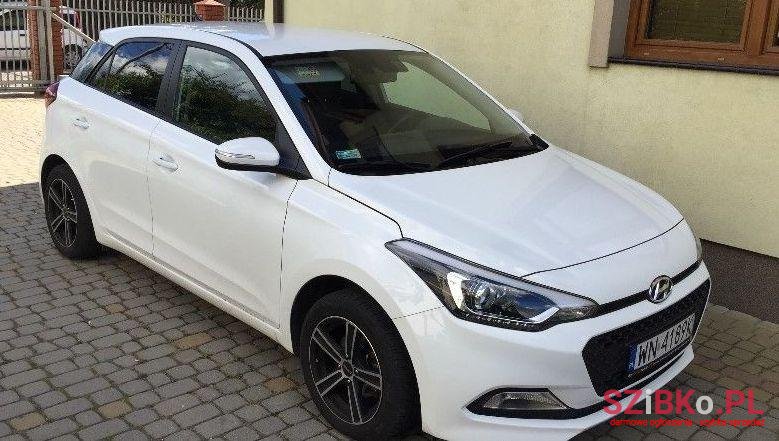 2017' Hyundai i20 photo #1