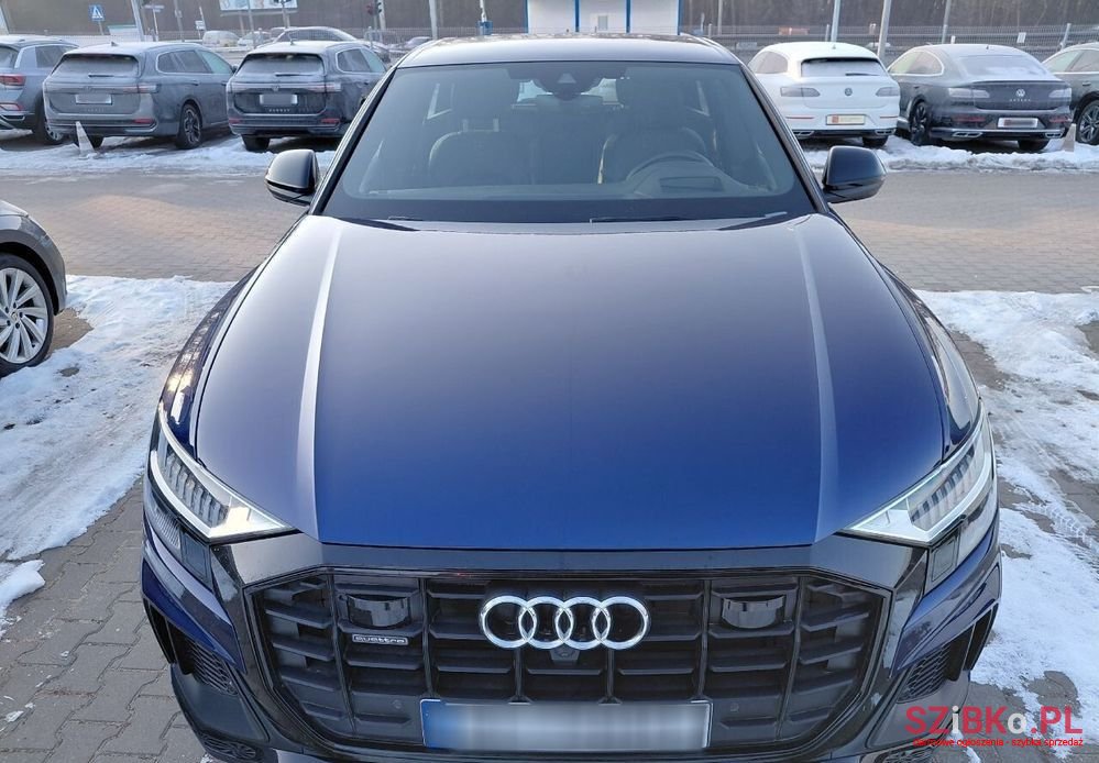 2023' Audi Q8 photo #2