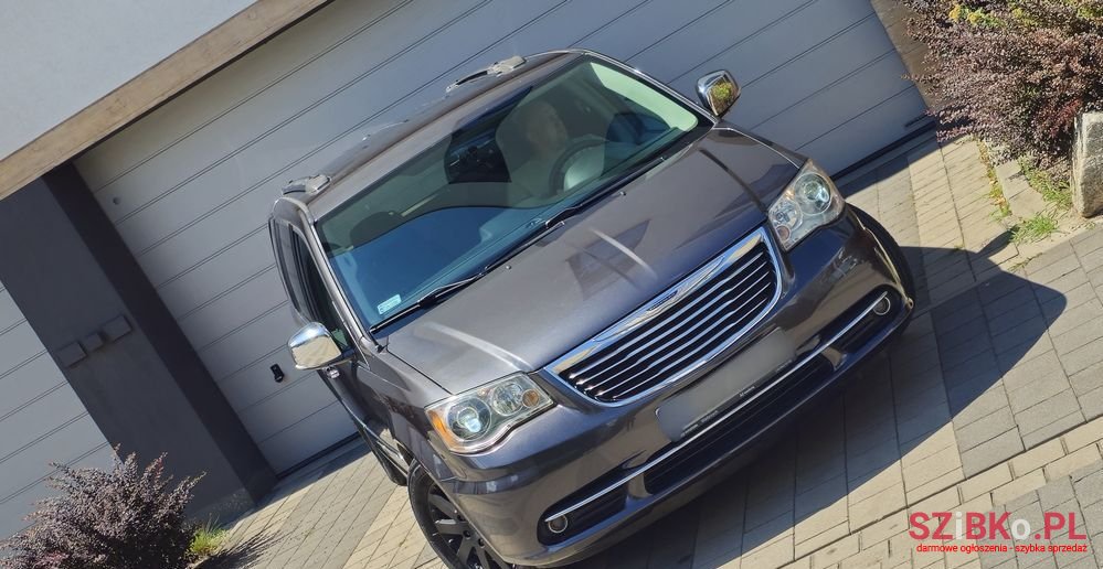 2016' Chrysler Town & Country 3.6 Limited photo #1