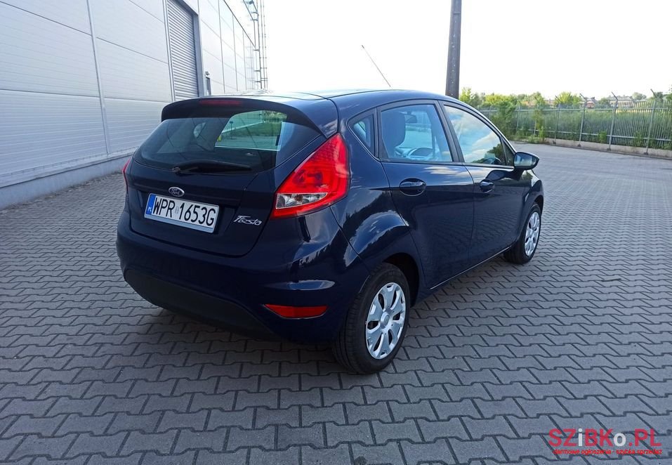 2011' Ford Fiesta photo #4