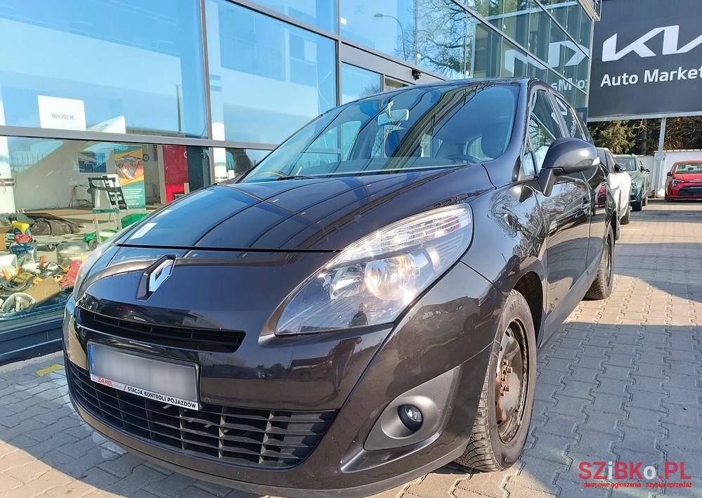 2010' Renault Grand Scenic photo #3