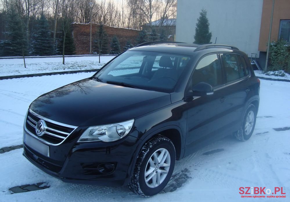 2010' Volkswagen Tiguan photo #2