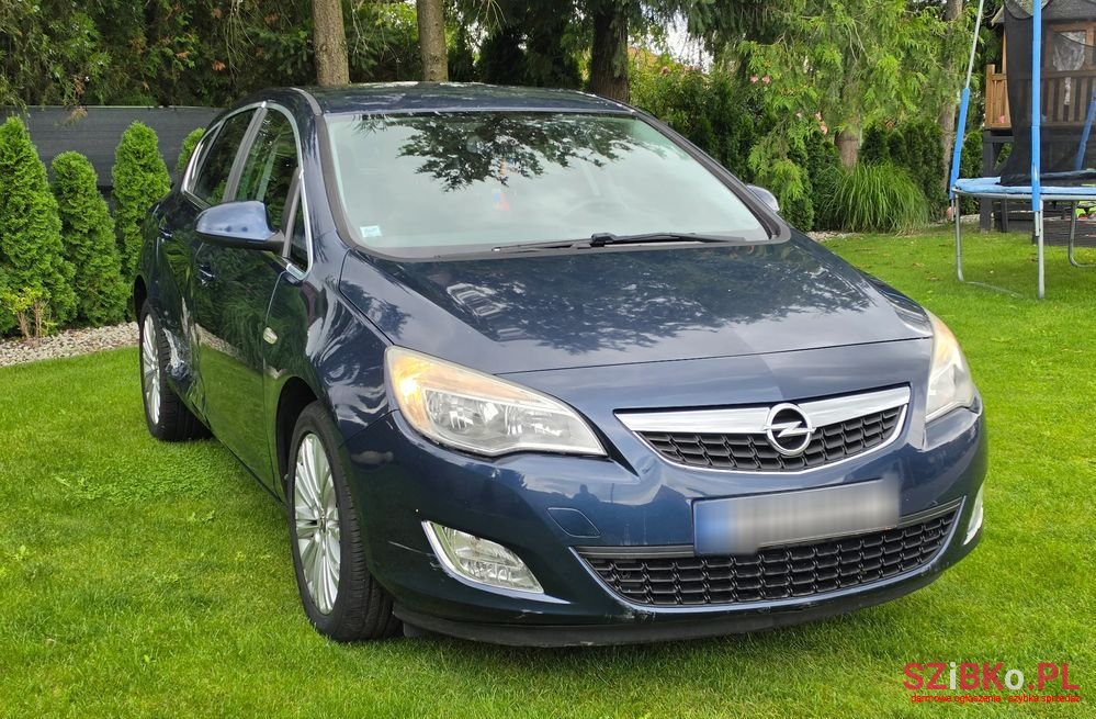 2011' Opel Astra 1.4 Turbo Edition photo #6