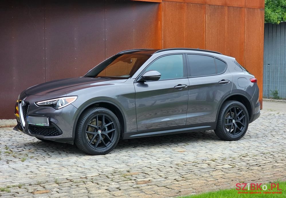 2018' Alfa Romeo Stelvio photo #1