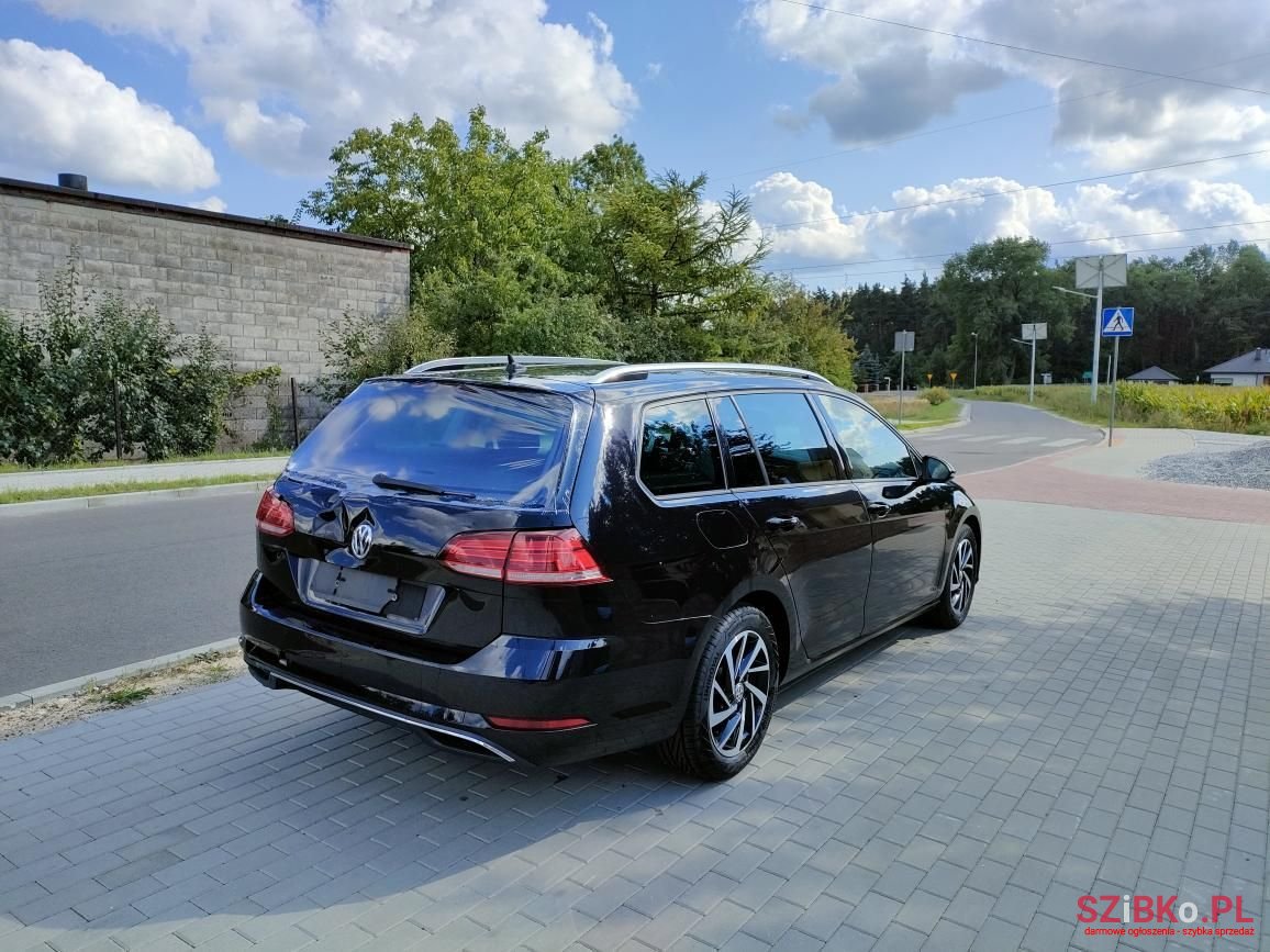 2018' Volkswagen Golf photo #3