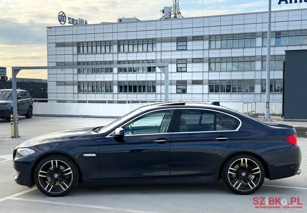 2012' BMW 5 Series 528I Luxury Line photo #2