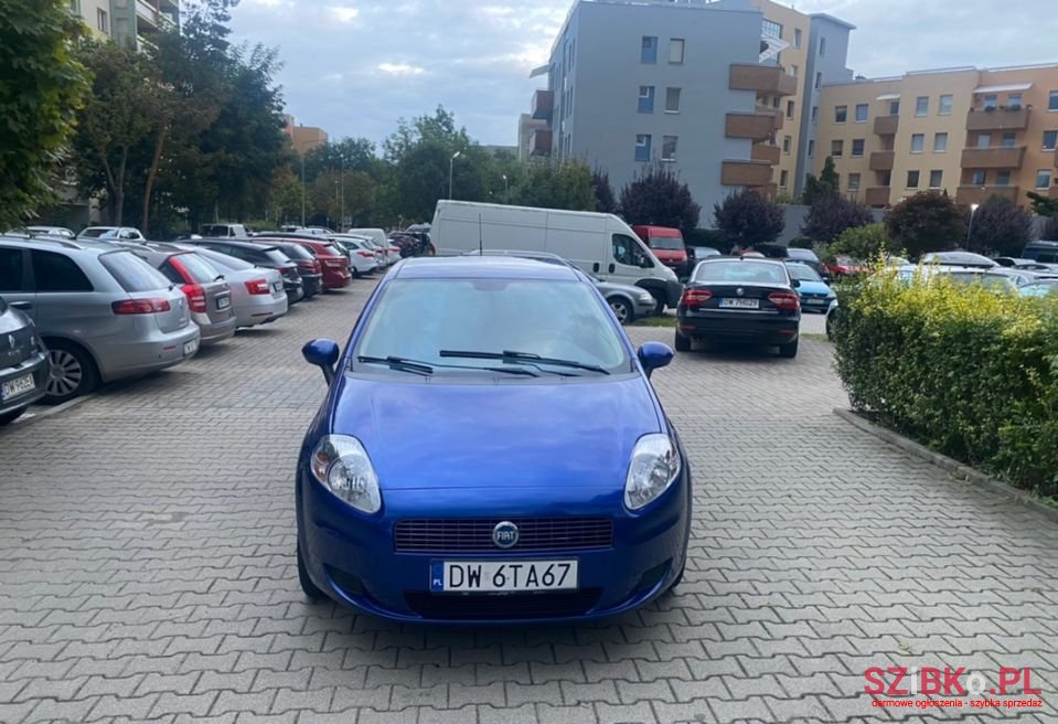 2009' Fiat Grande Punto photo #2