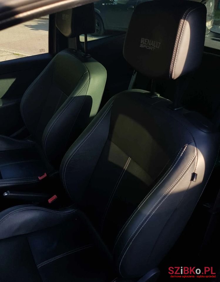 2011' Renault Clio photo #6