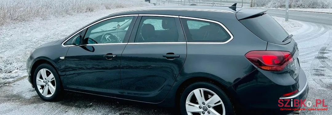 2014' Opel Astra photo #4