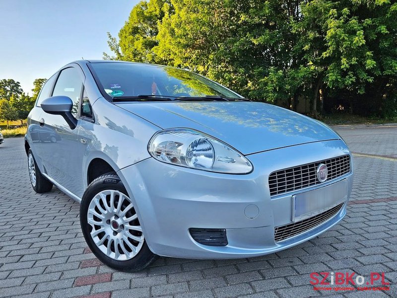 2009' Fiat Grande Punto 1.4 8V photo #3