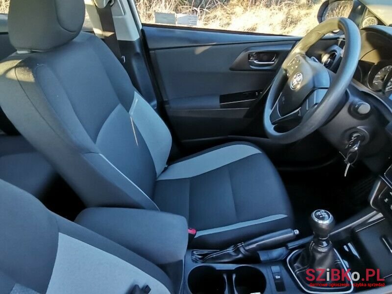 2016' Toyota Auris photo #3