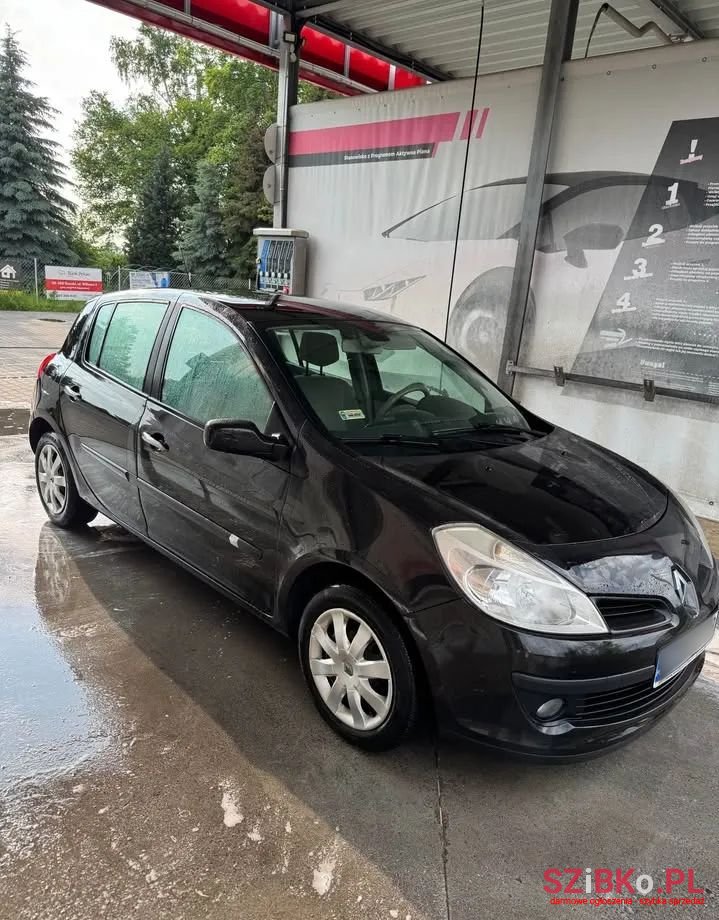 2007' Renault Clio photo #2