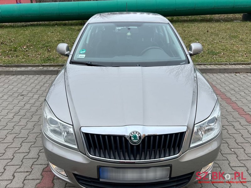 2010' Skoda Octavia 1.9 Tdi Elegance photo #2
