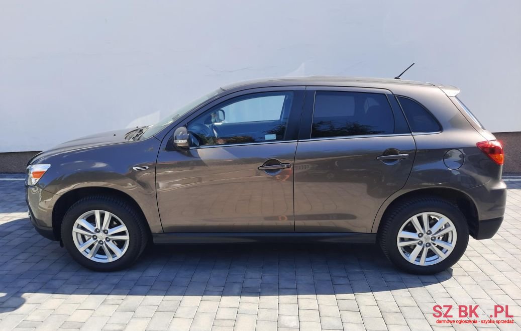 2011' Mitsubishi ASX photo #2