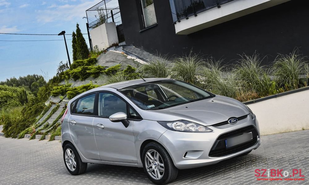 2010' Ford Fiesta 1.6 Tdci Dpf Titanium photo #2