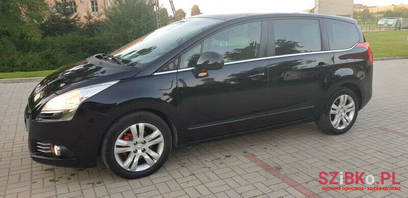 2010' Peugeot 5008 photo #1
