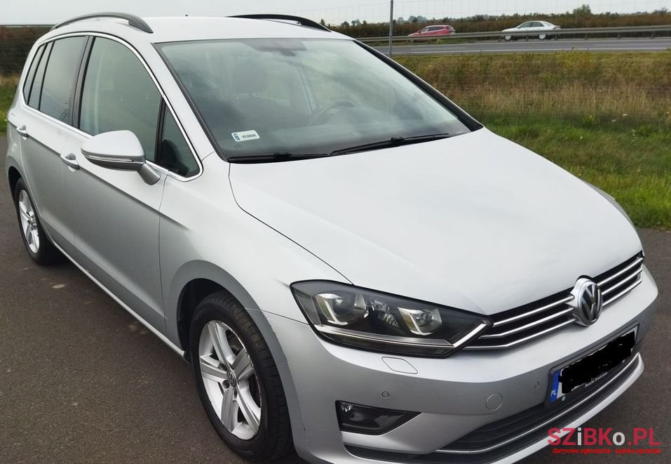 2016' Volkswagen Golf photo #2