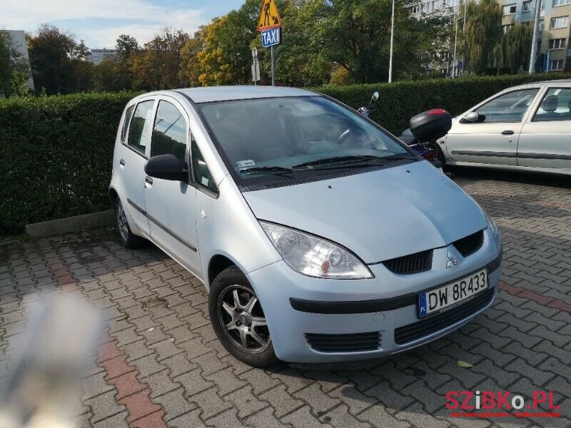 2005' Mitsubishi Colt photo #1