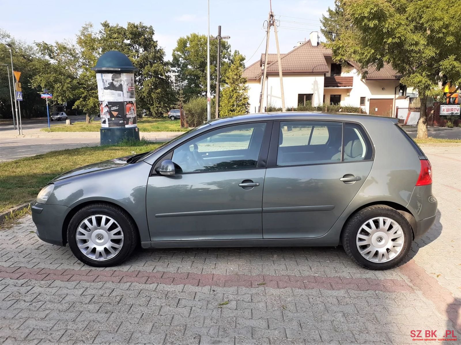 2004' Volkswagen Golf photo #2