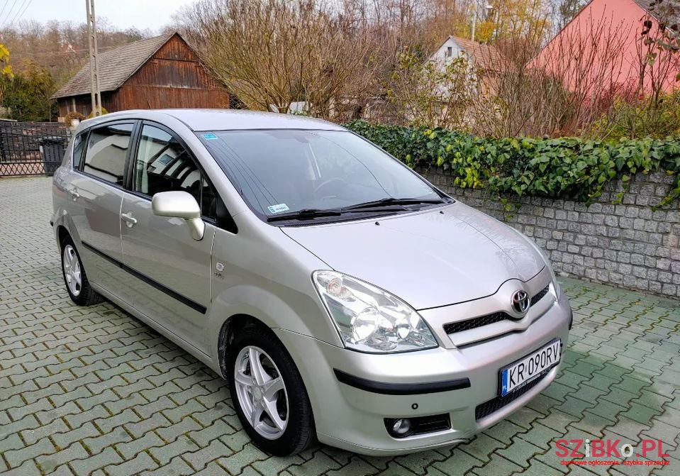 2004' Toyota Corolla Verso photo #3